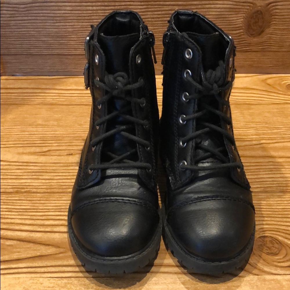 Girls black combat boots with side buckles.